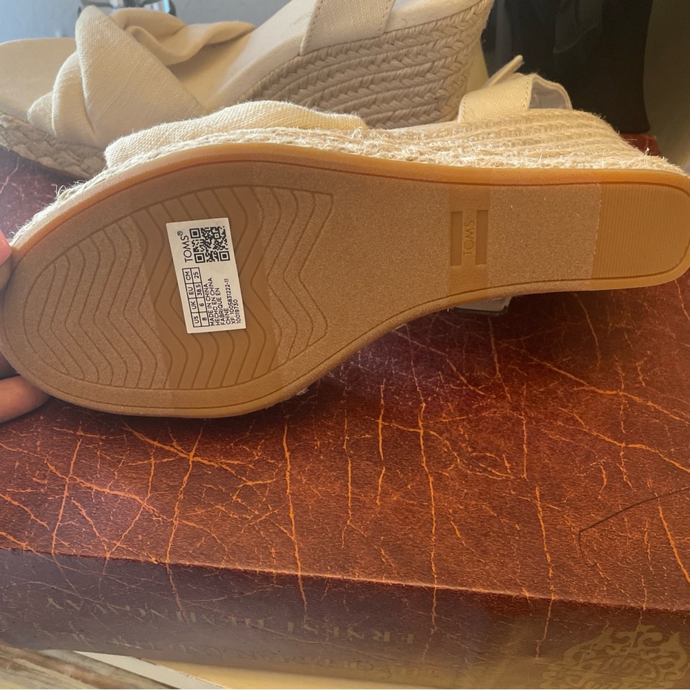 Tom’s wedge shoes size 8W. New without box - Picture 6 of 6